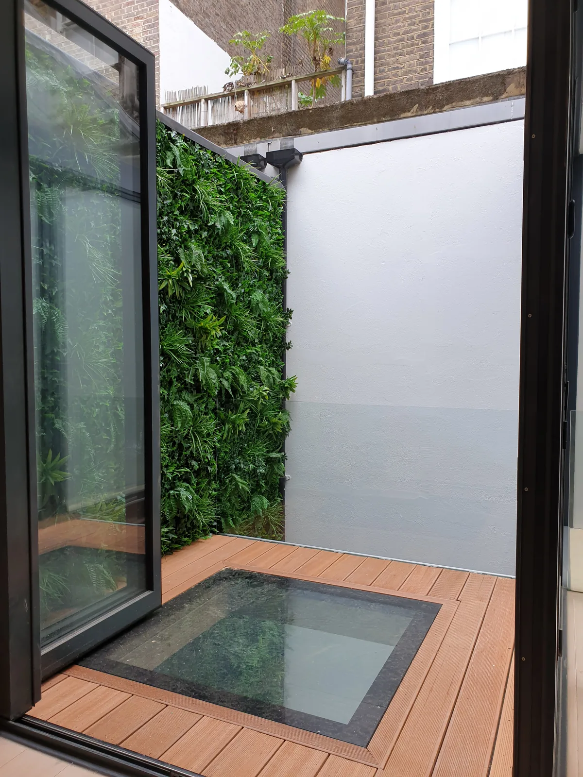 Bespoke glass installation by Fast Glass — project 7