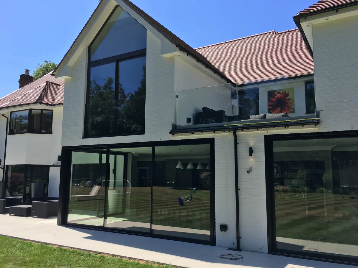 Bespoke glass installation by Fast Glass — project 10