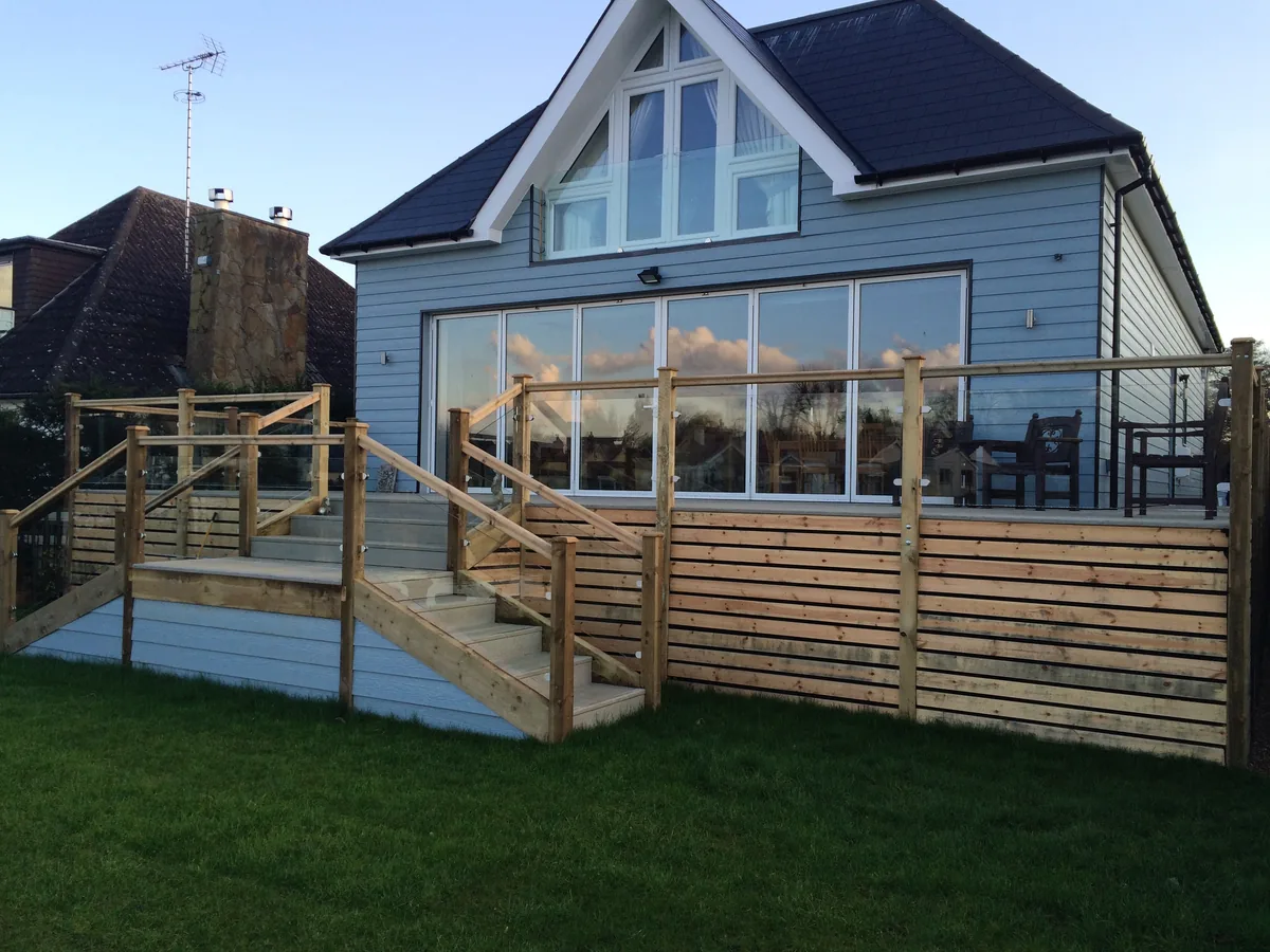 Bespoke glass installation by Fast Glass — project 15