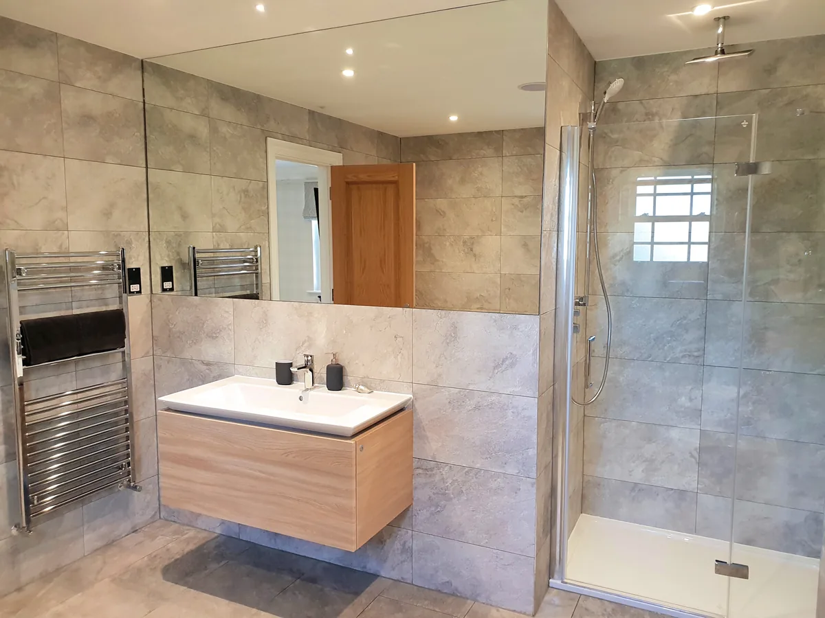 Made-to-measure mirror installed by Fast Glass — project 2