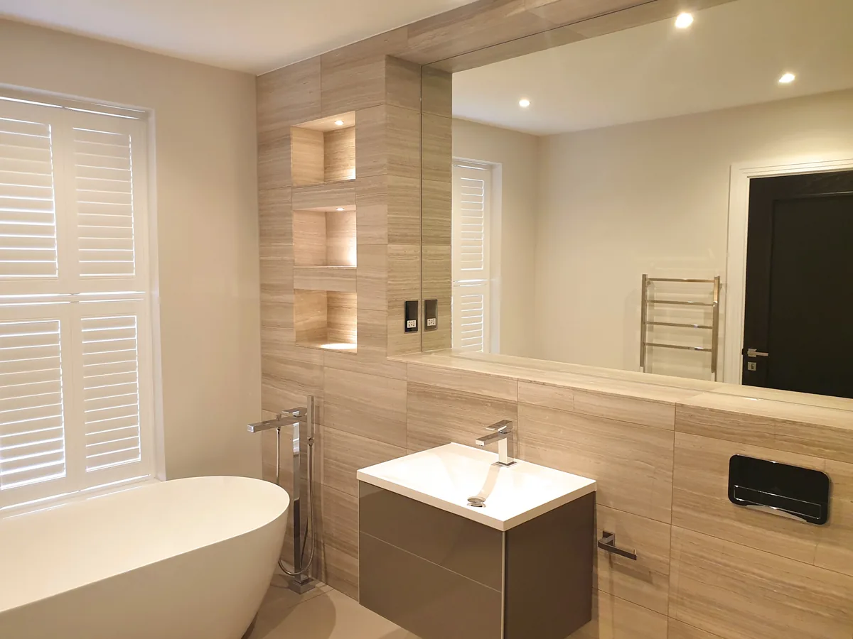 Made-to-measure mirror installed by Fast Glass — project 4