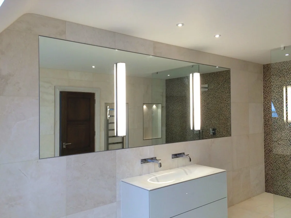 Made-to-measure mirror installed by Fast Glass — project 7