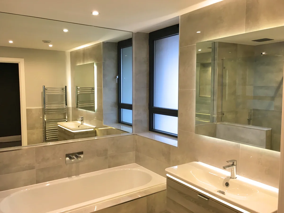 Made-to-measure mirror installed by Fast Glass — project 11