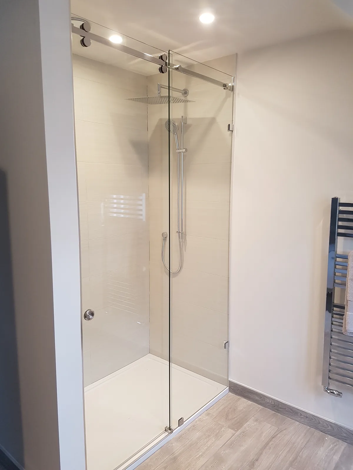 Bespoke frameless shower screen installed by Fast Glass — project 1