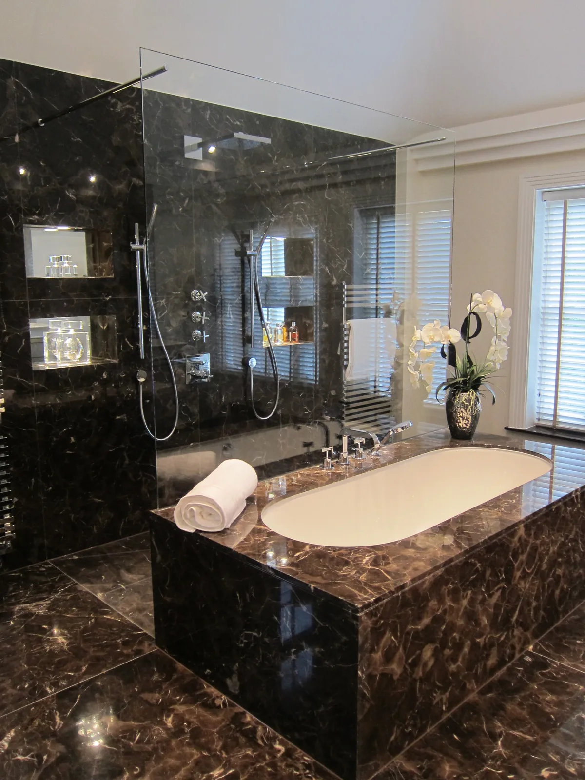 Bespoke frameless shower screen installed by Fast Glass — project 10